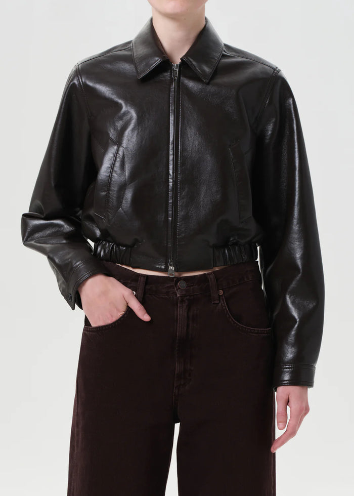 AGOLDE ESSIE RECYCLED LEATHER CROPPED JACKET IN CHOCOLATE