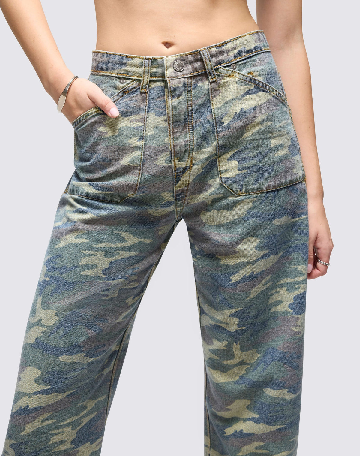 Re/Done THE REWIND JEAN- THUNDERSTRUCK