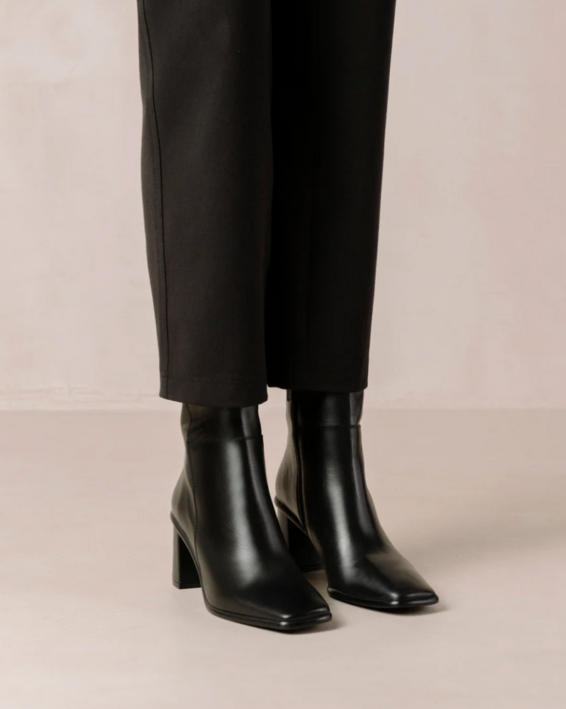 Alohas West Total Black Boot